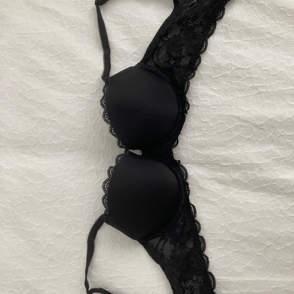 Victoria’s Secret bras 32D NEW!